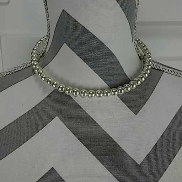 FAUX PEARL CHOKER - Picture 2 of 3